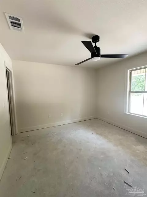 Bedroom - 5721 Lofty Pines Dr, Milton, FL 32570 photo 4 of 5