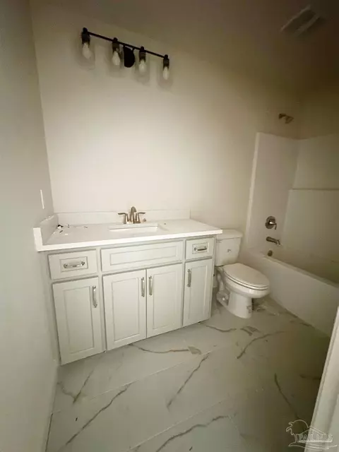Bath - 5721 Lofty Pines Dr, Milton, FL 32570 photo 3 of 6