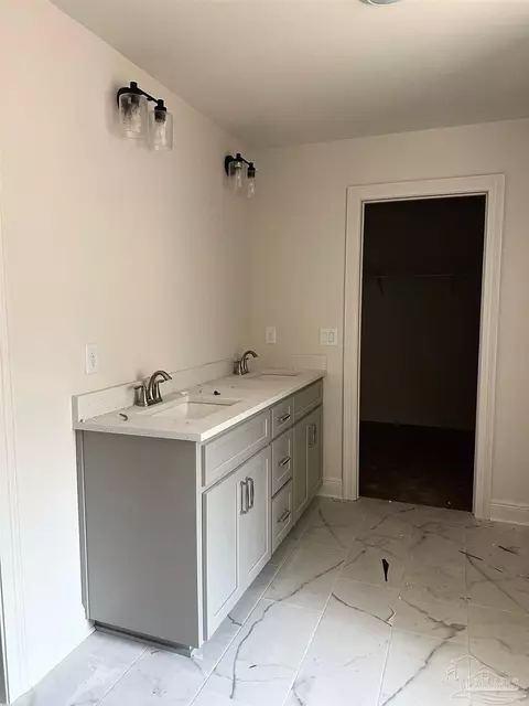 Bath - 5721 Lofty Pines Dr, Milton, FL 32570 photo 4 of 6