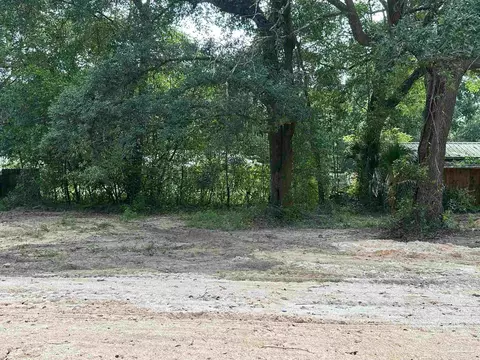 Exterior - 5721 Lofty Pines Dr, Milton, FL 32570 photo 4 of 4