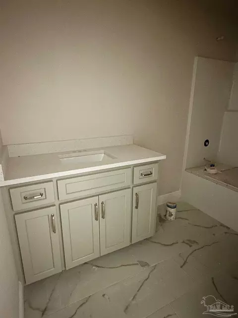 Bath - 5721 Lofty Pines Dr, Milton, FL 32570 photo 2 of 6