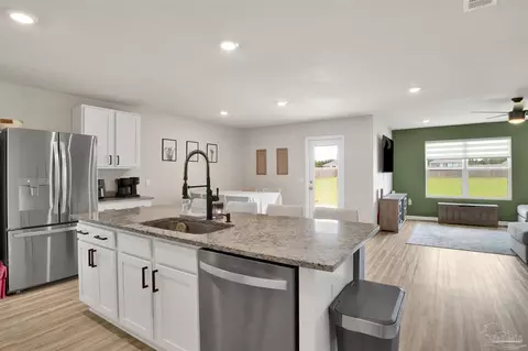 Kitchen - 7594 Saddlebrook Ave, Pace, FL 32571 photo 6 of 6