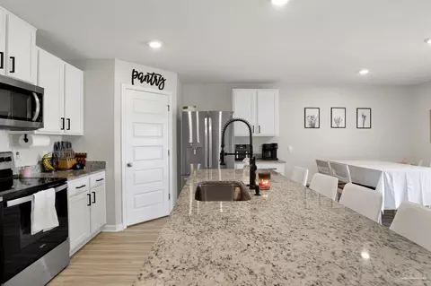 Kitchen - 7594 Saddlebrook Ave, Pace, FL 32571 photo 5 of 6