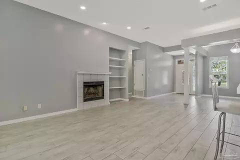 Living - 5333 Rowe Trl, Pace, FL 32571 photo 2 of 4