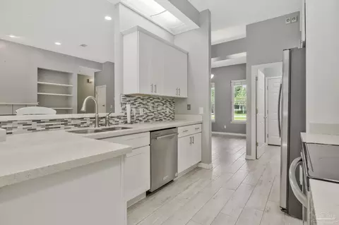 Kitchen - 5333 Rowe Trl, Pace, FL 32571 photo 2 of 4