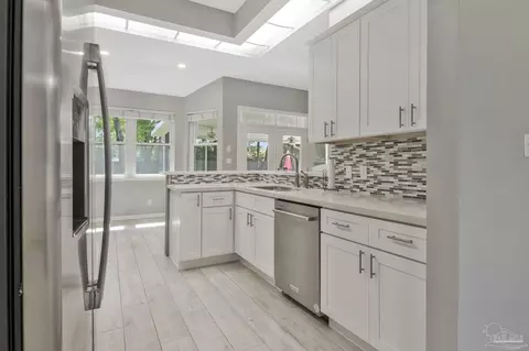Kitchen - 5333 Rowe Trl, Pace, FL 32571 photo 4 of 4