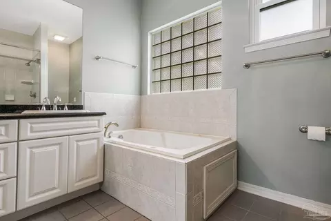 Bath - 5333 Rowe Trl, Pace, FL 32571 photo 3 of 6