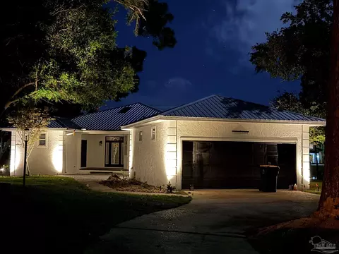 23 Neptune Dr, Mary Esther, FL 32569