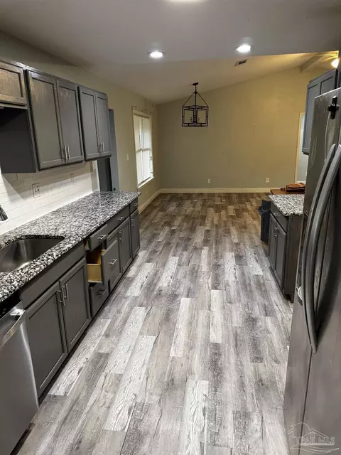 Kitchen - 6358 Dixie Rd, Milton, FL 32570 photo 3 of 3