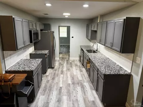 Kitchen - 6358 Dixie Rd, Milton, FL 32570 photo 1 of 3