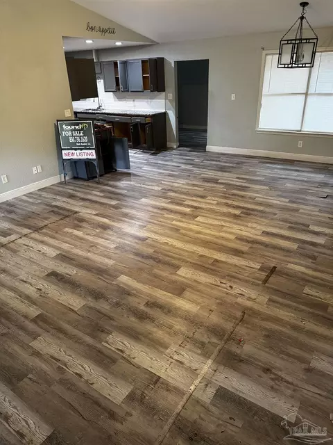 Living - 6358 Dixie Rd, Milton, FL 32570 photo 1 of 5