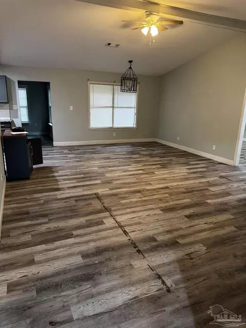Living - 6358 Dixie Rd, Milton, FL 32570 photo 2 of 5