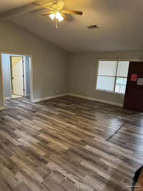 Living - 6358 Dixie Rd, Milton, FL 32570 photo 3 of 5