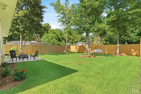 Exterior - 3036 N 13th Ave, Milton, FL 32583 photo 9 of 11