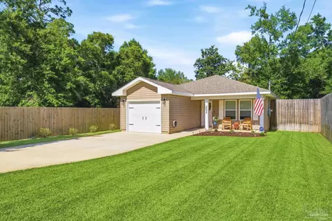 Exterior - 3036 N 13th Ave, Milton, FL 32583 photo 2 of 11