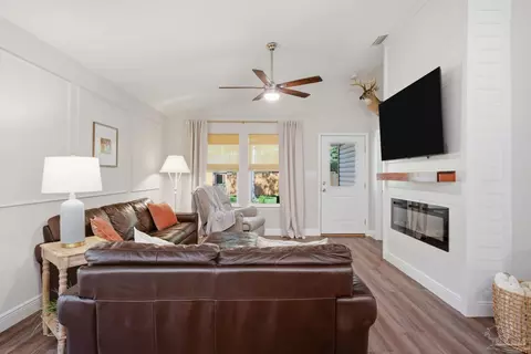 Living - 3036 N 13th Ave, Milton, FL 32583 photo 2 of 6