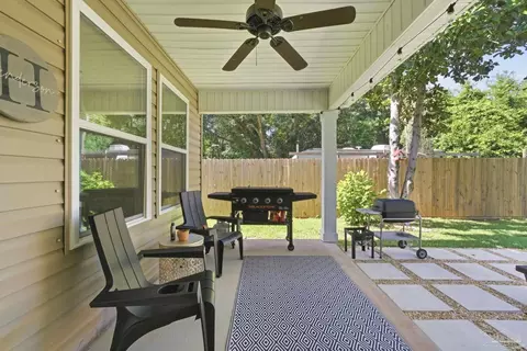 Exterior - 3036 N 13th Ave, Milton, FL 32583 photo 7 of 11