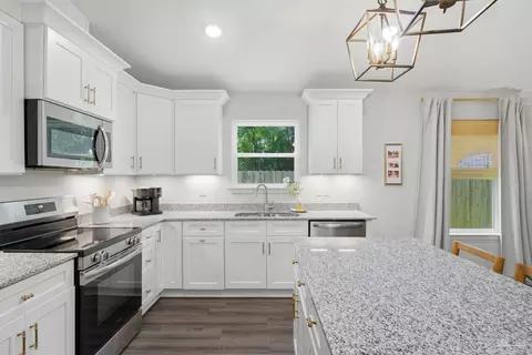 Kitchen - 3036 N 13th Ave, Milton, FL 32583 photo 1 of 6