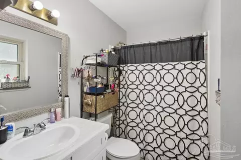 Bath - 5329 Casper Cir, Milton, FL 32570 photo 2 of 2