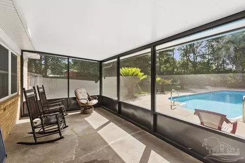 Exterior - 5329 Casper Cir, Milton, FL 32570 photo 4 of 9