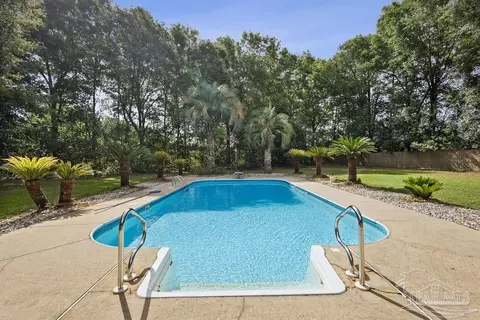 Exterior - 5329 Casper Cir, Milton, FL 32570 photo 2 of 9