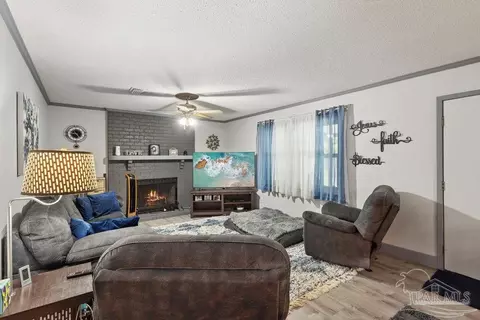 Living - 5329 Casper Cir, Milton, FL 32570 photo 2 of 4