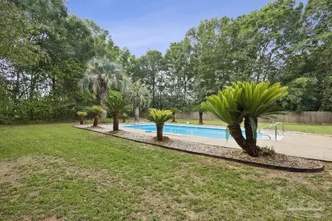 Exterior - 5329 Casper Cir, Milton, FL 32570 photo 5 of 9