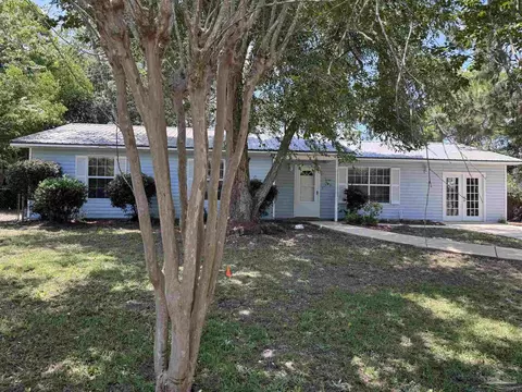 2549 Weeping Willow Ln, Navarre, FL 32566