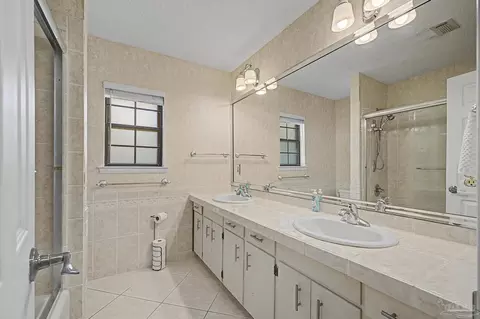 Bath - 5500 Baker Rd, Milton, FL 32570 photo 4 of 5