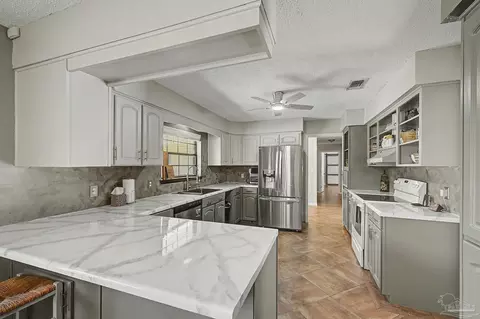 Kitchen - 5500 Baker Rd, Milton, FL 32570 photo 1 of 4