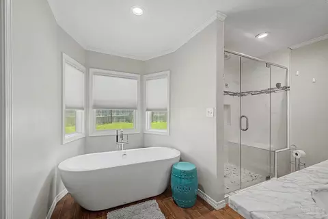 Bath - 5500 Baker Rd, Milton, FL 32570 photo 1 of 5