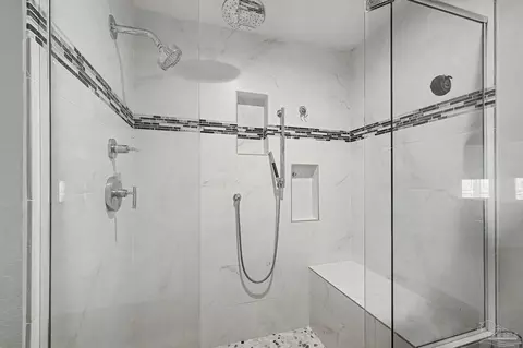 Bath - 5500 Baker Rd, Milton, FL 32570 photo 3 of 5
