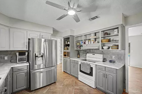 Kitchen - 5500 Baker Rd, Milton, FL 32570 photo 3 of 4