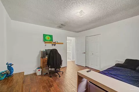 Bedroom - 5500 Baker Rd, Milton, FL 32570 photo 4 of 5