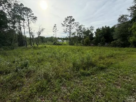 999 New Haven Dr, Cantonment, FL 32533