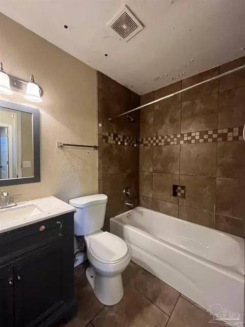 Bath - 5898 Independence Dr, Milton, FL 32570 photo 2 of 2