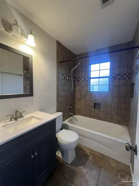 Bath - 5898 Independence Dr, Milton, FL 32570 photo 1 of 2