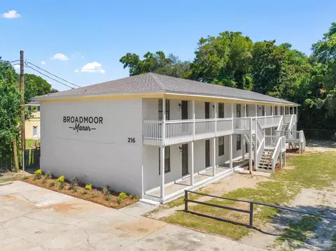 216 Broadmoor Ln, Pensacola, FL 32507