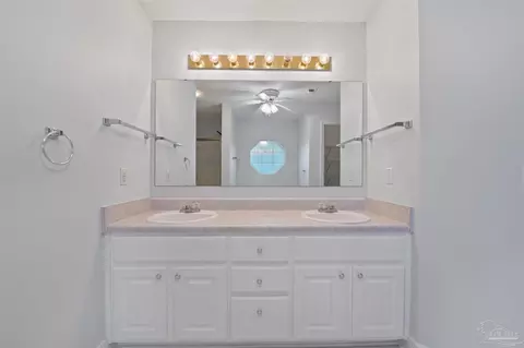 Bath - 4779 Winterdale Dr, Pace, FL 32571 photo 2 of 6