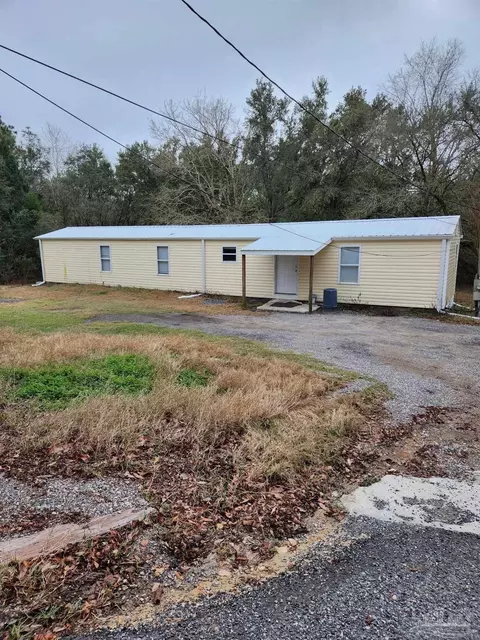 8499 Lasalle Dr, Milton, FL 32583