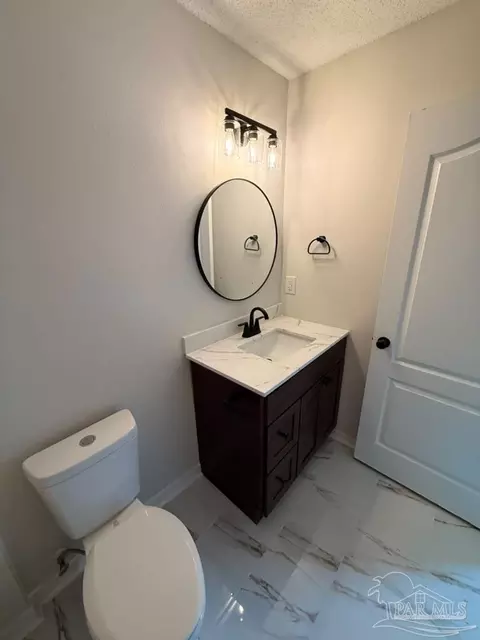 Bath - 5386 Traci Dr, Milton, FL 32583 photo 2 of 4