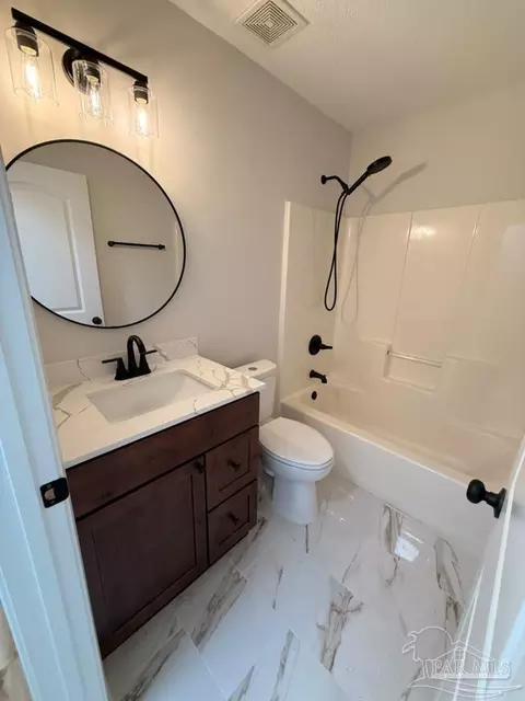 Bath - 5386 Traci Dr, Milton, FL 32583 photo 3 of 4