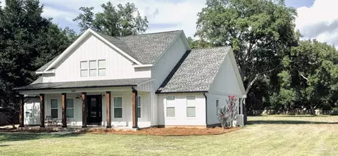 7462 Woodside Rd, Pensacola, FL 32526