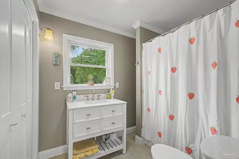 Bath - 1850 Garcon Point Rd, Milton, FL 32583 photo 1 of 4