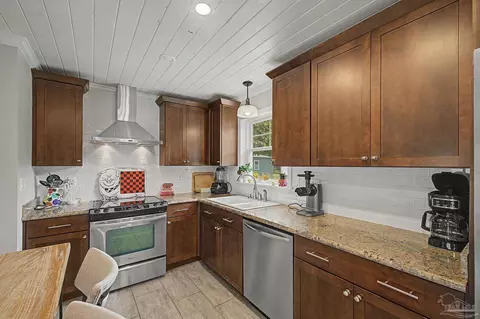 Kitchen - 1850 Garcon Point Rd, Milton, FL 32583 photo 2 of 5