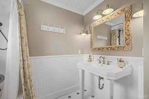 Bath - 1850 Garcon Point Rd, Milton, FL 32583 photo 2 of 4