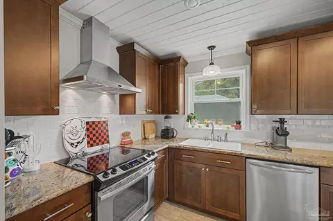 Kitchen - 1850 Garcon Point Rd, Milton, FL 32583 photo 4 of 5