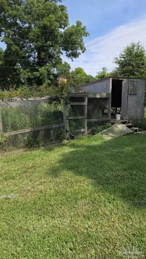 Exterior - 6693 Camp Henderson Rd, Jay, FL 32565 photo 6 of 12
