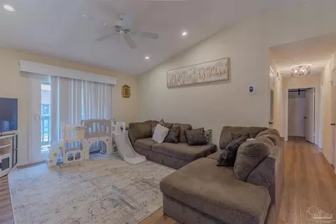 2299 Scenic Hwy #R11, Pensacola, FL 32503