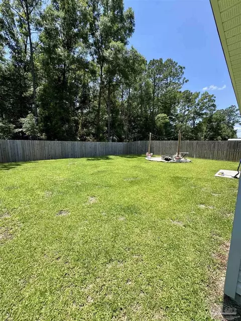 Exterior - 6433 June Bug Dr, Milton, FL 32583 photo 4 of 6